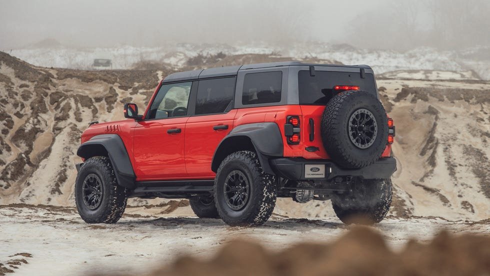 Ford povlači više od 565.000 Bronco i Bronco Raptor modela zbog mogućih požara