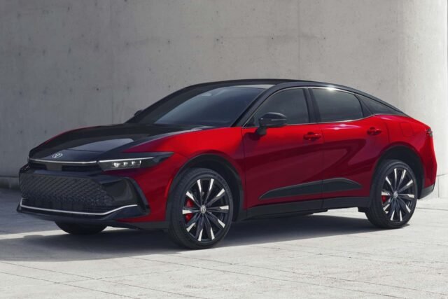 Toyota Crown 2027: Novi hibridni sistem i blage promene dizajna