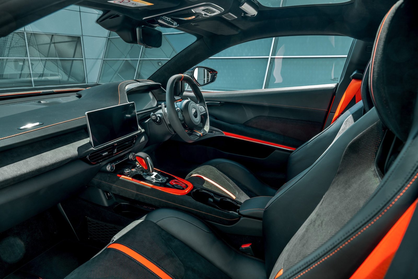 Nova Lotus Emira 420 Sport 2027: Savršena Simbioza Stila i Performansi