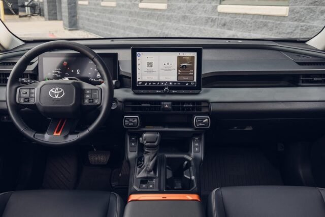 Unikatni enterijer 2026. Toyota RAV4 Woodland PHEV: Upoznajte se sa novim detaljima