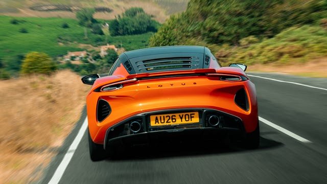 Lotus Emira 420 Sport: Poslednji predstavnik stare garde