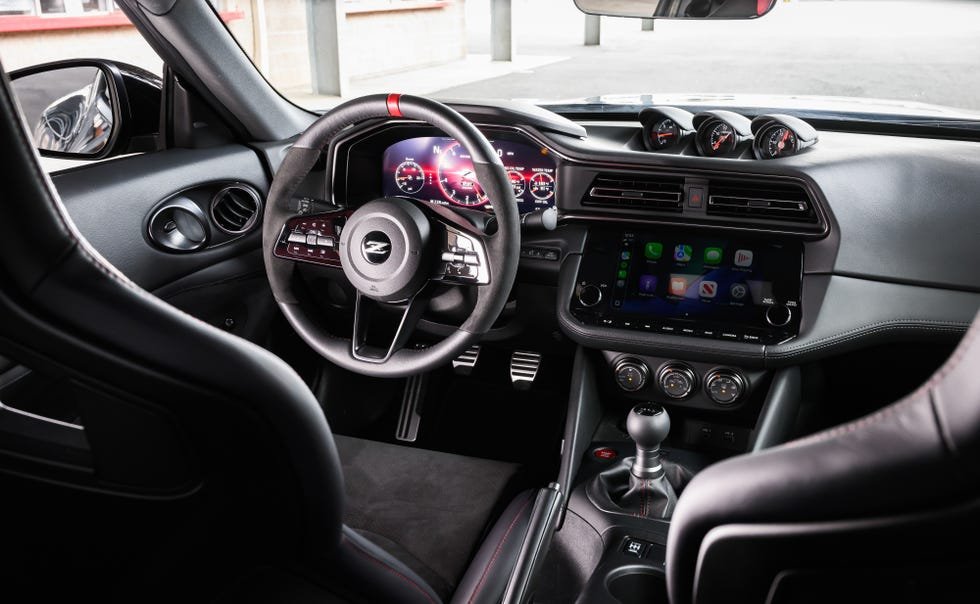Novi Nissan Z NISMO sa ručnim menjačem: Da li je cena od 68,505 dolara opravdana?