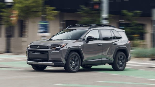 Testirali smo Toyota RAV4 Woodland PHEV: Izgleda spremno za off-road, ali je bolje na asfaltu