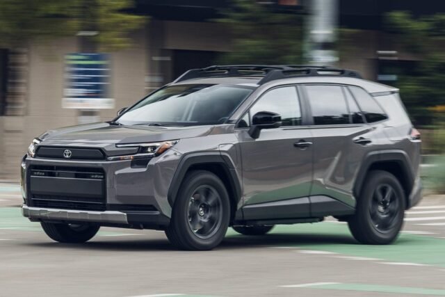 Testirali smo Toyota RAV4 Woodland PHEV: Izgleda spremno za off-road, ali je bolje na asfaltu