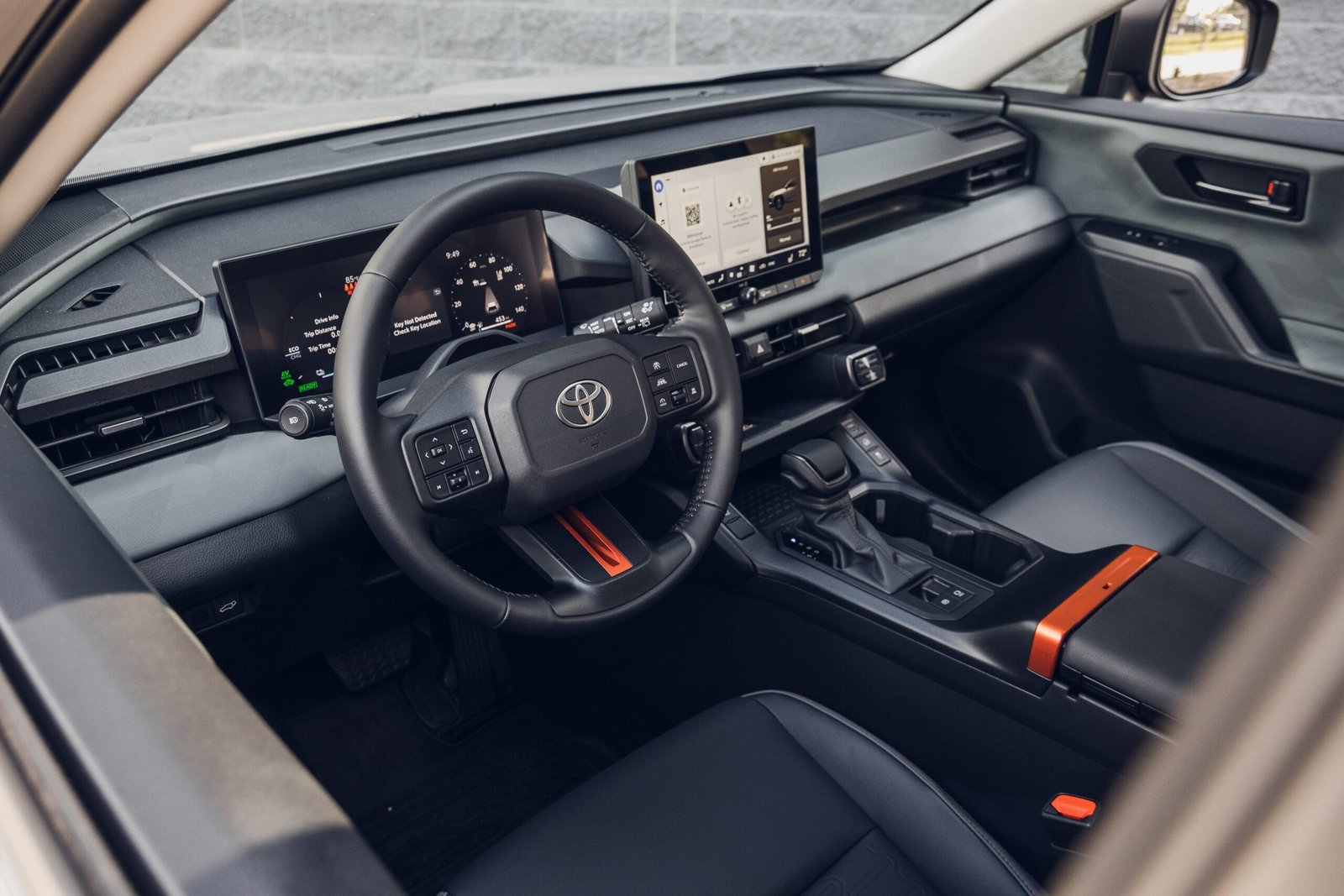 Unikatni enterijer 2026. Toyota RAV4 Woodland PHEV: Upoznajte se sa novim detaljima