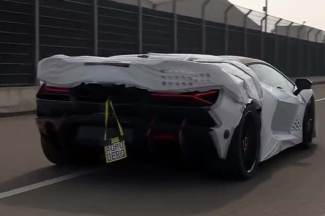 Lamborghini Revuelto SV: Prvi Pogled na Superveloce Verziju