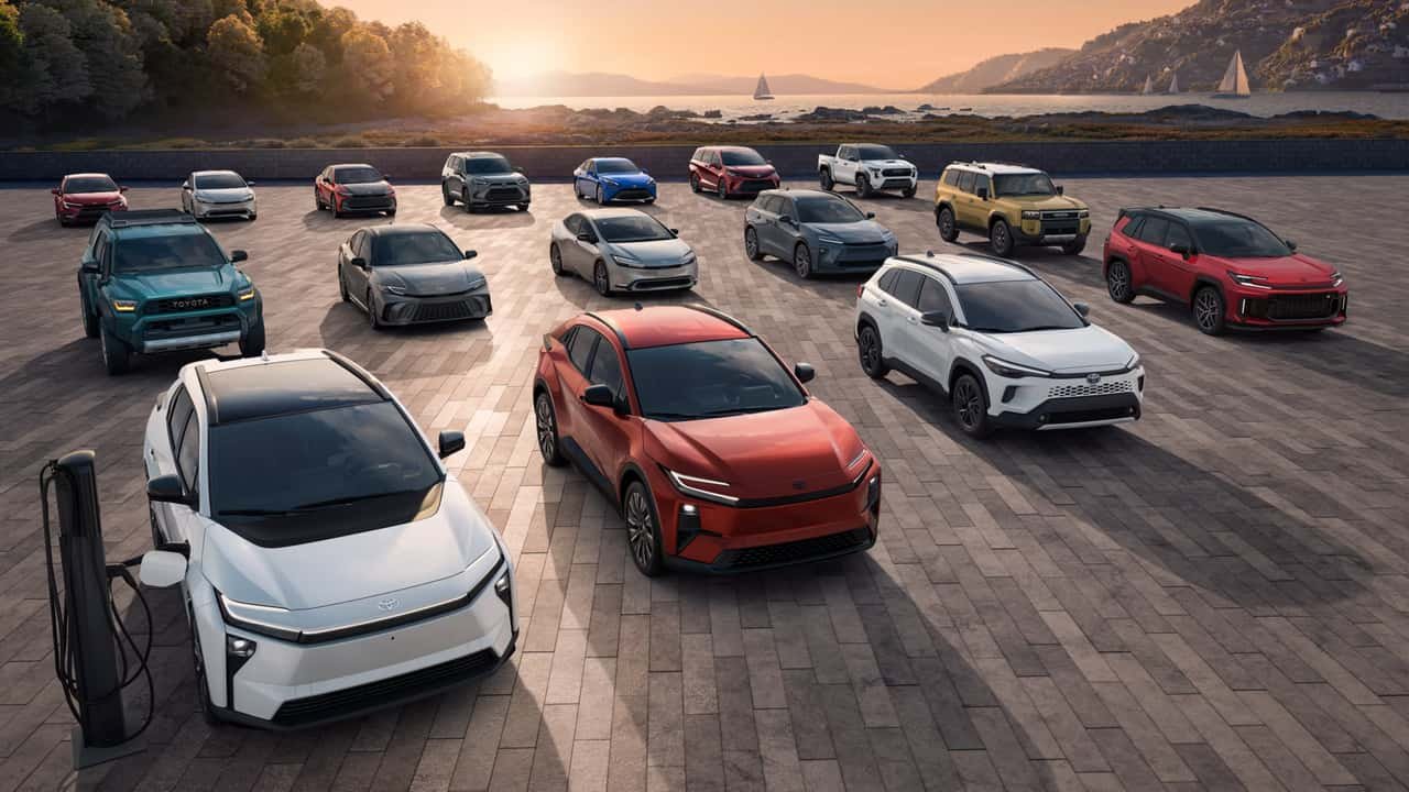 Toyota i Ford vode u posetama na automobilskim sajtovima