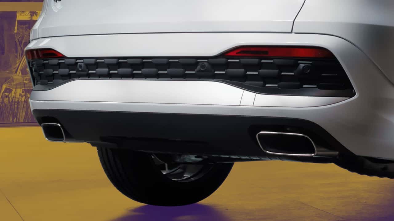 Zašto neki novi automobili imaju lažne ispušne cevi?