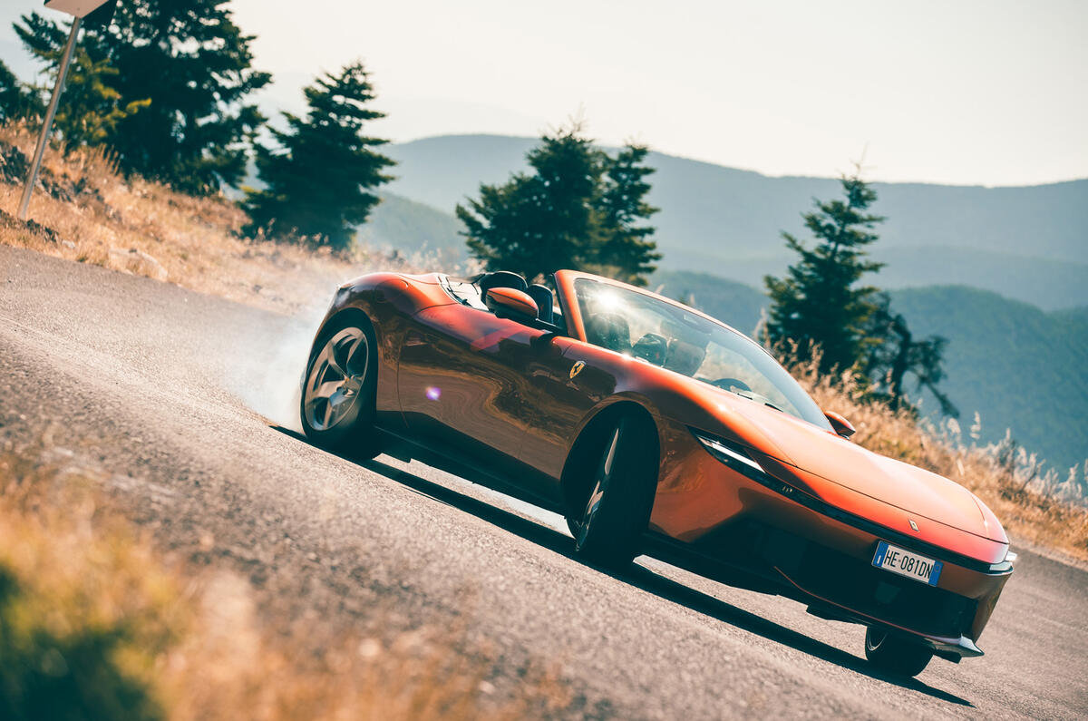 Ferrari Amalfi Spider: Ulaz u svet brzine na grčkim planinama
