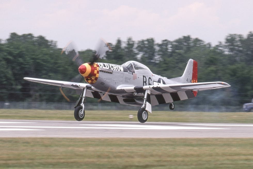Roush Mustang i P-51 Mustang: Utrka između automobila i aviona