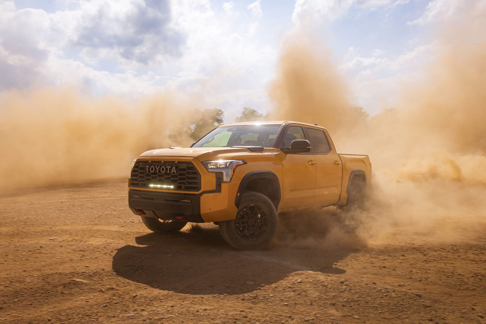 Prvi pogledi na 2027. Toyota Tundra Hybrid TRD Pro