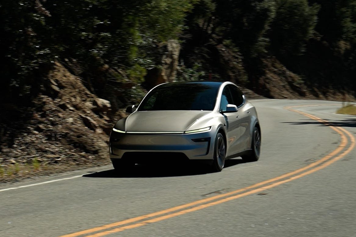 Pogledajte spoljašnjost modela Tesla Model Y L iz 2027. godine