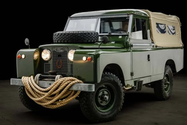 Na aukciji 1959. Land Rover 109 Series II nekadašnjeg vlasnika Danijela Krejga