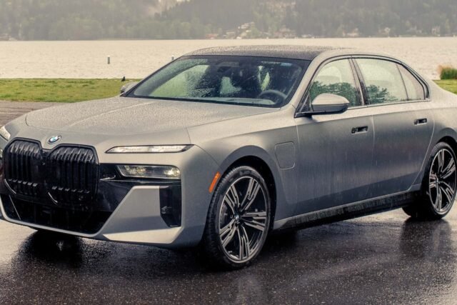 BMW povlači 27,720 limuzina zbog problema sa pogonskim vratilom