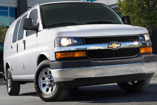 Chevrolet Express i GMC Savana 2027: Konačno sa ekranom osetljivim na dodir