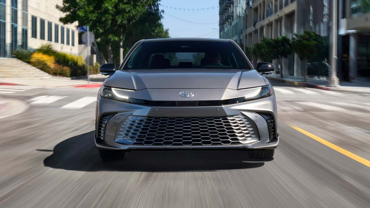 Toyota Camry ponovo na popravci: Više od 500.000 vozila zbog kvara na brzinomeru