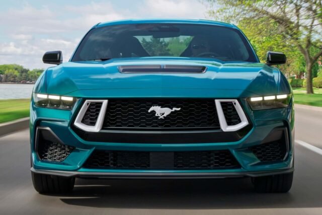 Četvorovratni Ford Mustang: Nova Era Performansi i Pristupačnosti