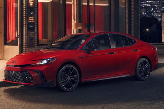 2026 Toyota Camry Nightshade: Stilski i praktičan porodični sedan