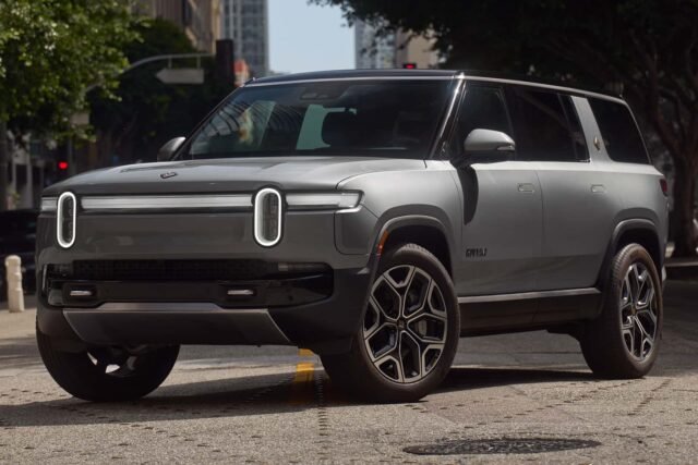 Rivian R1S 2027: Novi Enterijer sa Kapitenskim Stolicama