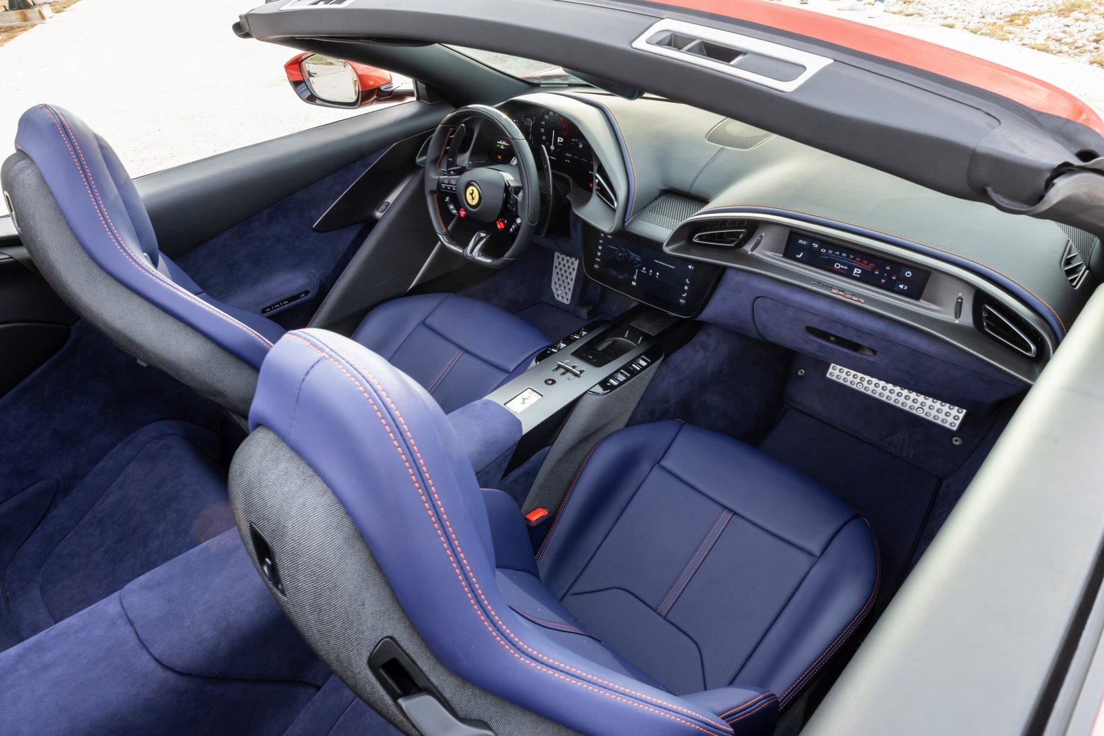 Unutrašnjost 2027. Ferrari Amalfi Spider: Savršenstvo na Točkovima
