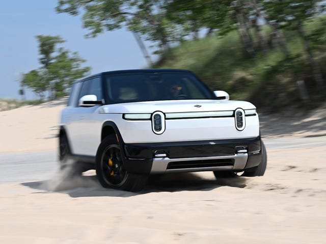 2026 Rivian R2: Prvi Pogled na Eksterijer i Inovacije