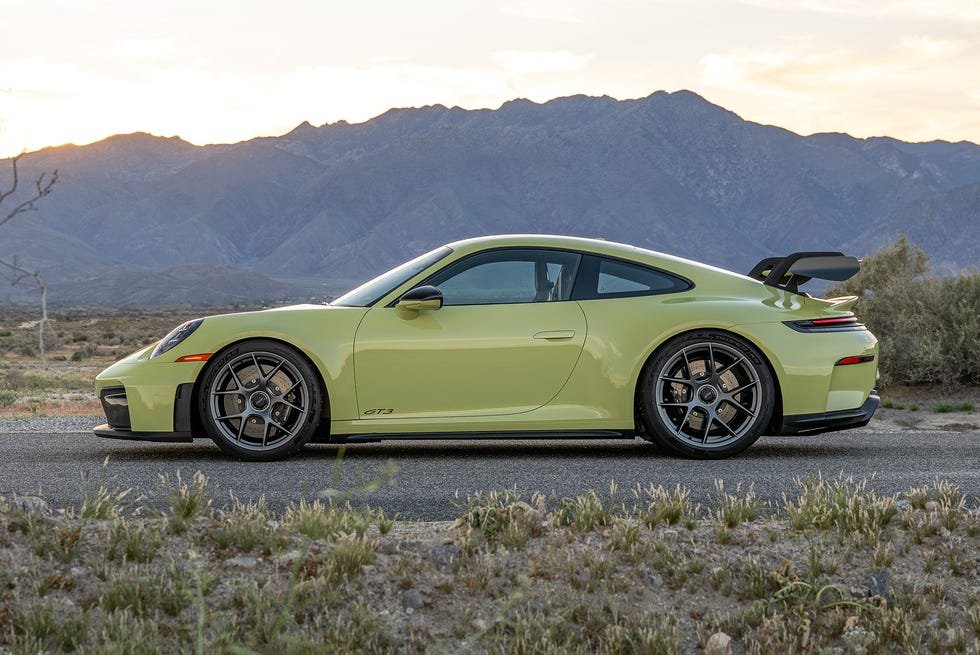 Porsche 911 GT3 vs. Mercedes-AMG GT63 Pro: Kraljevi super-sportskih automobila