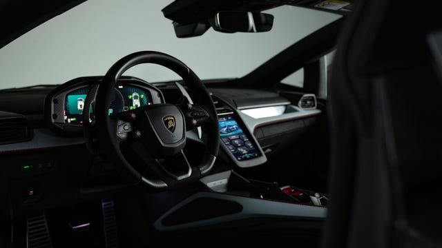 Lamborghini Revuelto SV: Nova Era Performansi sa Ikoničnim Super Veloce Pečatom