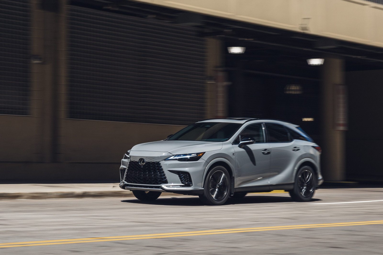 Prvi Pogled na Eksterijer 2026 Lexus RX350h F Sport