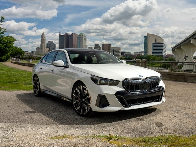 Prvi Pogled na Eksterijer 2026. BMW 540i xDrive