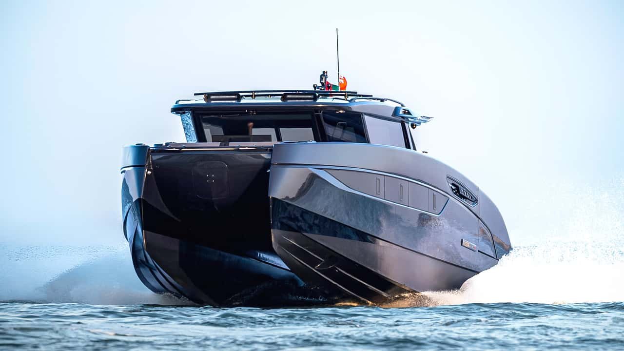 Brabus Ultima 55: Luksuzni katamaran sa 1.450 konjskih snaga i hidrofoils tehnologijom