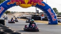 Max Verstappen se Takmiči protiv 100 Kartaša na Silverstoneu