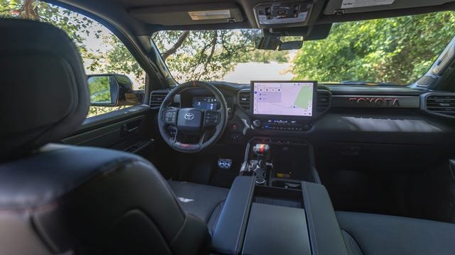 Unikatni enterijer 2027. Toyota Tundra Hybrid TRD Pro