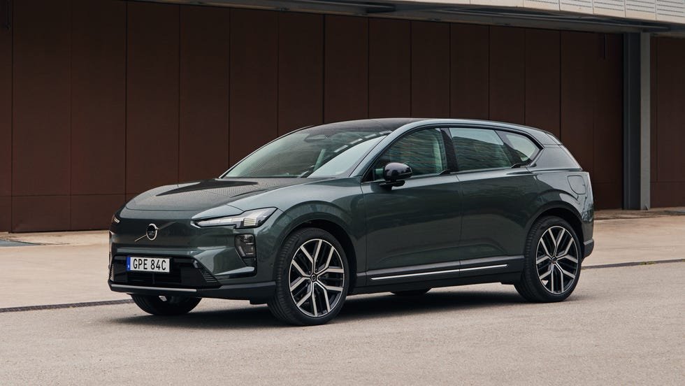 Volvo EX50: Novi Ulazni EV koji će biti Veći i Pristupačniji od EX40