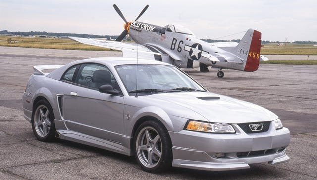 Roush Mustang i P-51 Mustang: Utrka između automobila i aviona