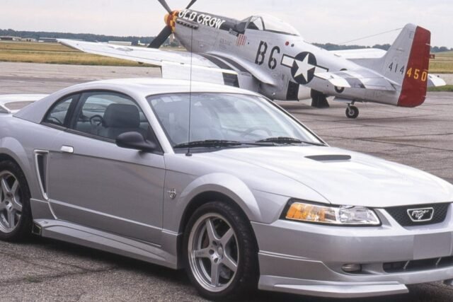 Roush Mustang i P-51 Mustang: Utrka između automobila i aviona