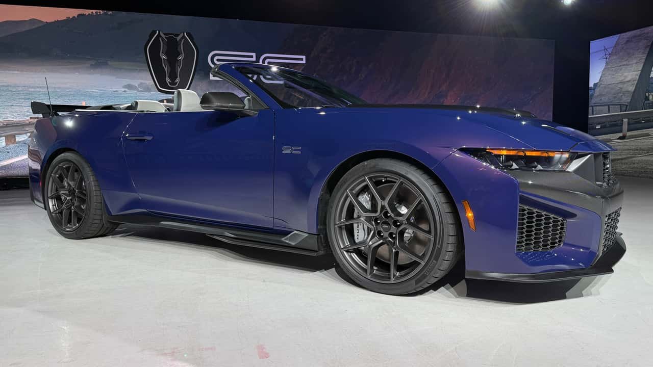 Ford Mustang Dark Horse SC Convertible: Vrhunski Performans sa Otvorenim Krovom