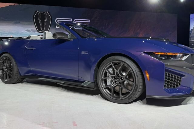Ford Mustang Dark Horse SC Convertible: Vrhunski Performans sa Otvorenim Krovom