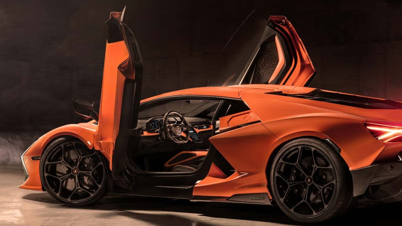 Zašto Lamborghini vrata otvaraju prema gore? Evo kako je sve počelo