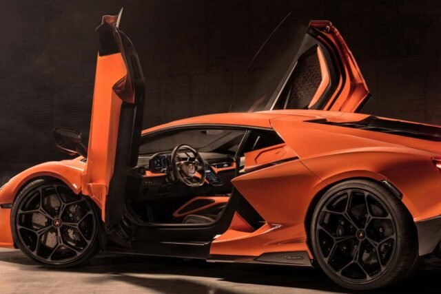 Zašto Lamborghini vrata otvaraju prema gore? Evo kako je sve počelo