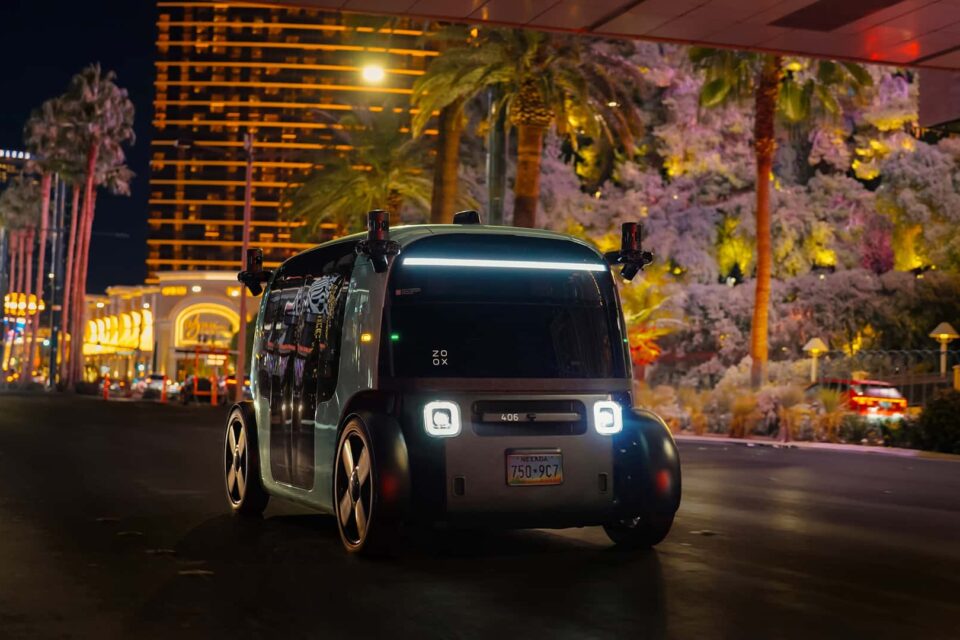Zoox Pokreće Naplatu za Robotaksi U Las Vegasu Bez Volana