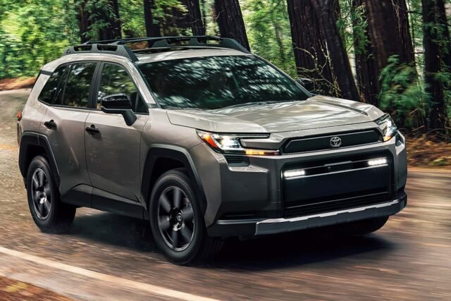 Toyota RAV4 Hybrid dobija nove off-road režime vožnje