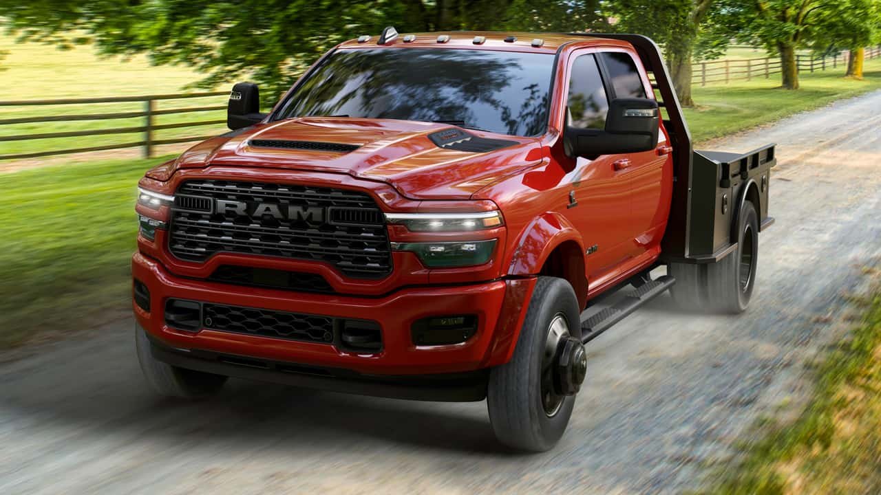 Ram Chassis Cab Night Edition: Mračan Stil za 2027. Godinu